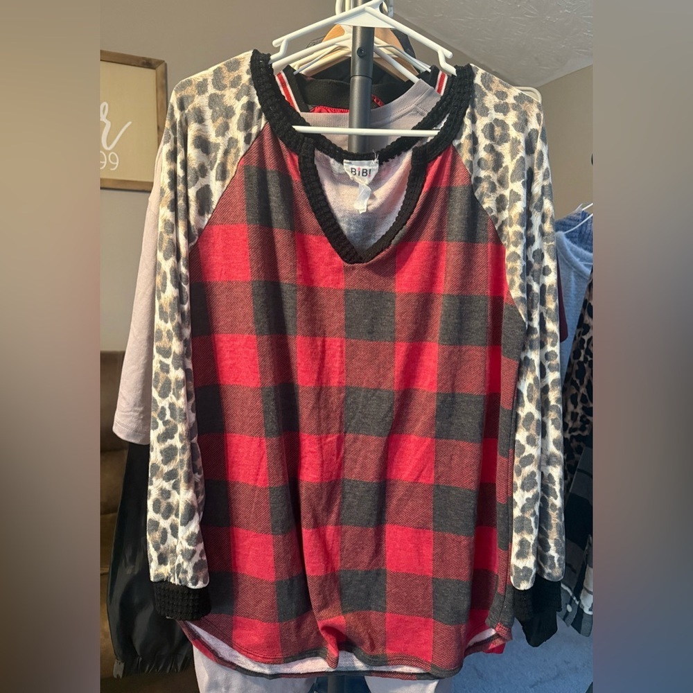 🐾 **BiBi Red Buffalo Plaid & Leopard Print Long Sleeve Top** 🐾 {Medium}
